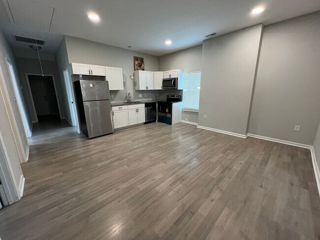 Building Photo - 3 Bedroom 2 Bathroom House for rent