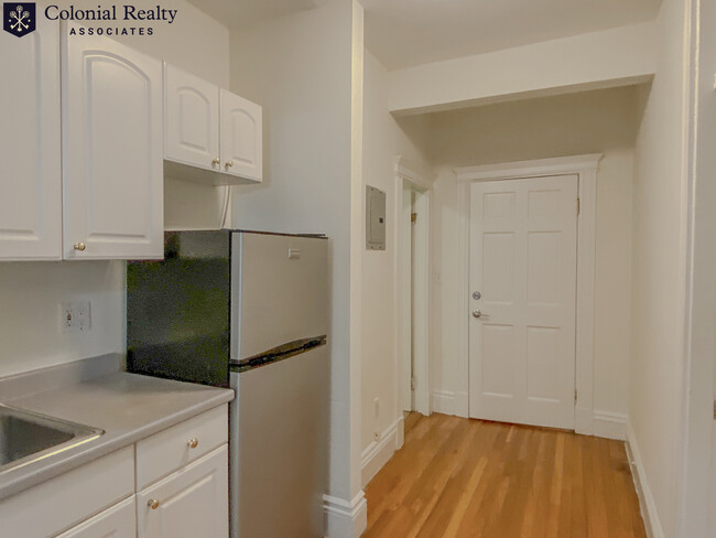 Building Photo - 6 Camelot Ct