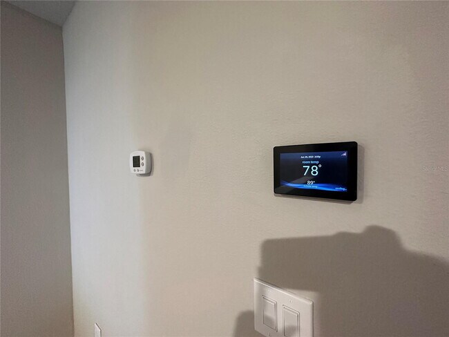 Building Photo - Amazing energy-efficient townhome for rent!