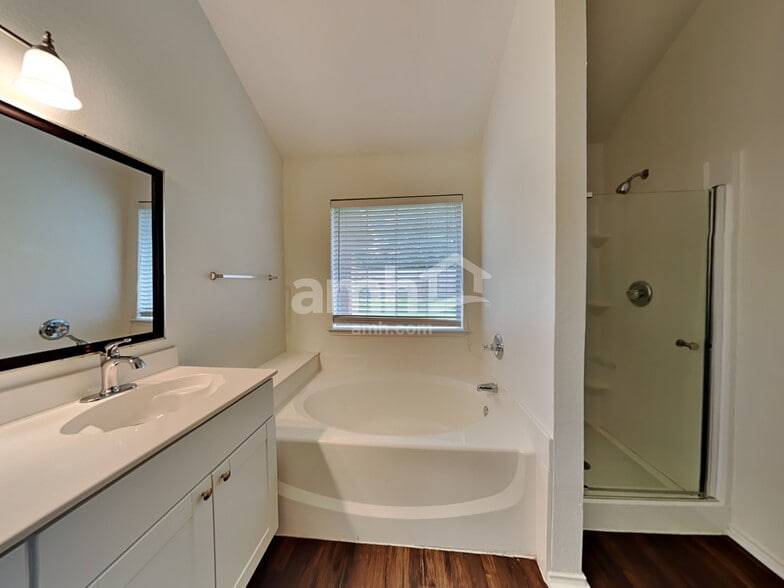 Building Photo - 6116 Brookknoll Dr
