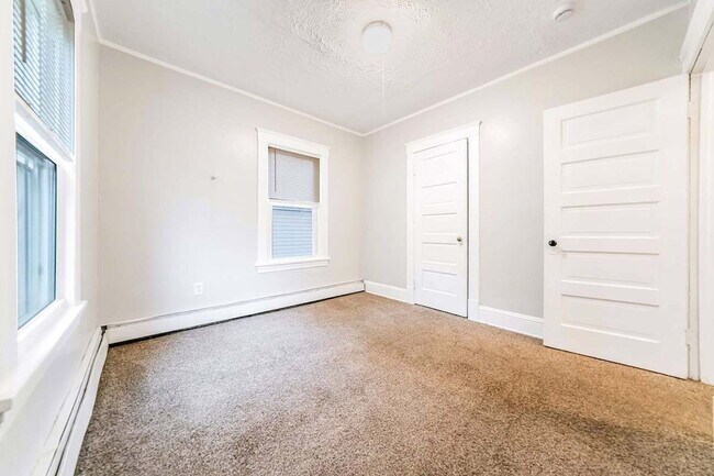 Building Photo - Beautifully Renovated Home in Prime Location