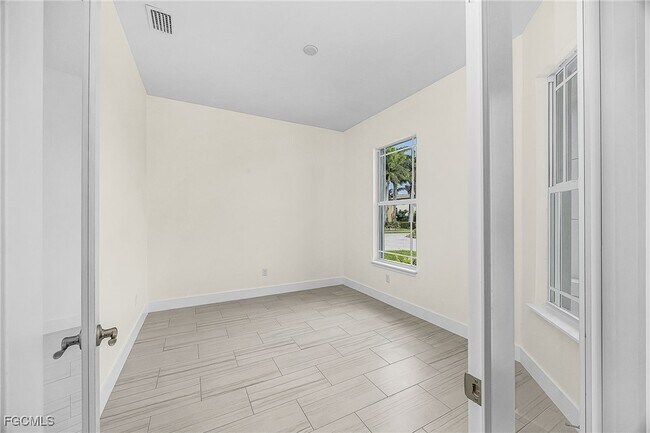 Building Photo - 3614 SE 17th Pl