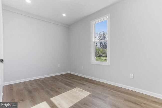 Building Photo - 6613 Fairmount Ave