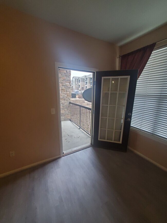 Building Photo - Spacious 2B/2B Main Level Condo With Garage NOW AVAILABLE