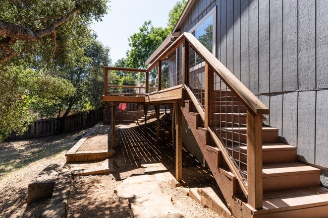 Building Photo - 300 IOLI Ranch Cir