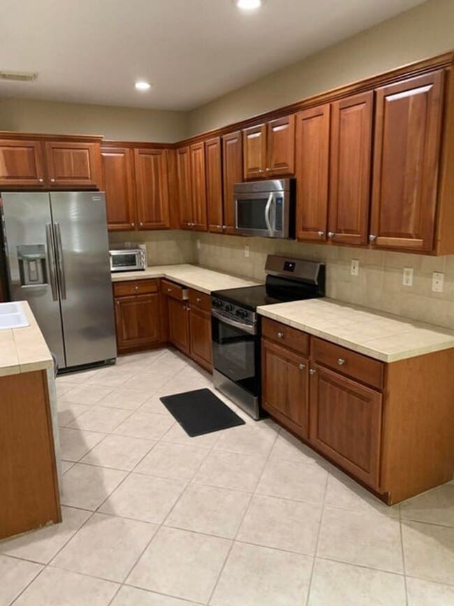 Building Photo - 9280 Silver Glen Way