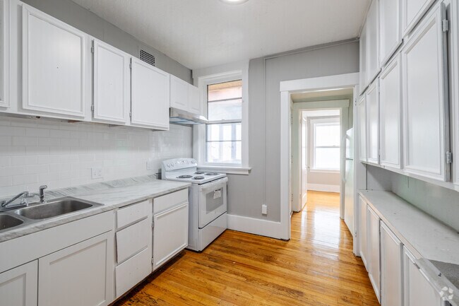 3BR, 1 1/2BA - 1,300SF - Kitchen - Clarisa Properties