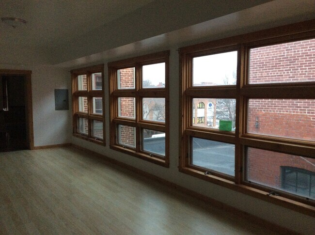 Building Photo - Downtown York Living at its Best! 1 Bedroom/1 Bath, Top Level Apartment, Laundry-Open Concept