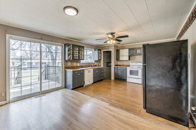 Building Photo - 1700 Patterson Rd