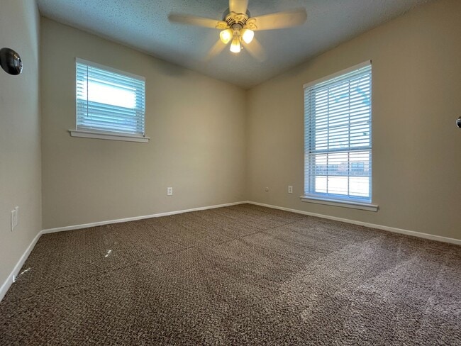 Building Photo - 4/2/2 North Richland HIlls
