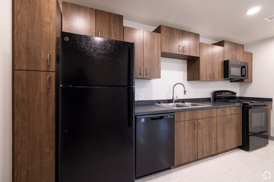 1BR, 1BA - 703SF - Kitchen - Landmark 301