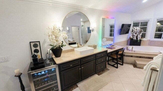 Building Photo - 1423 Floresta Pl