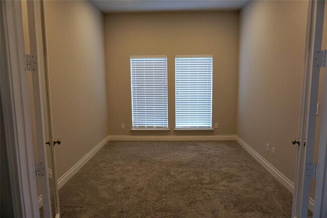 Building Photo - 113 Palio Pl