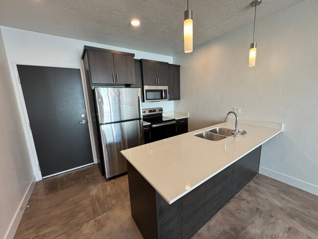 Building Photo - 1 Bedroom 1 Bath in SLC! Internet and cabl...