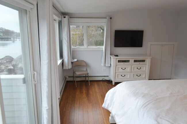 Building Photo - Annisquam Rental on the Water: Chester Square