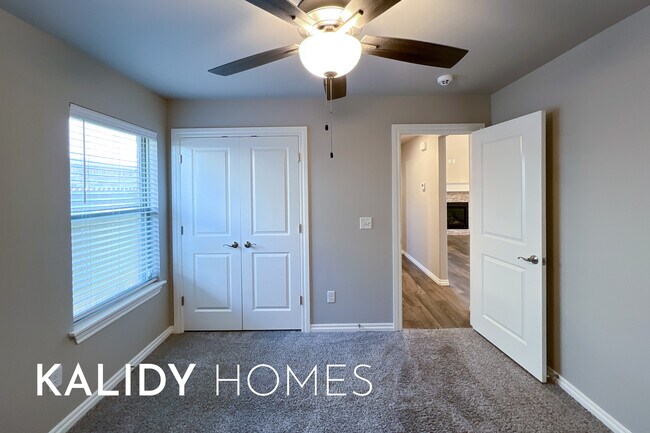 Building Photo - 805 Red River Dr