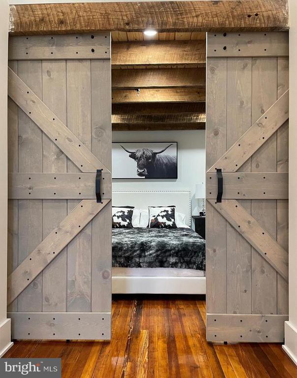 Building Photo - 171 E Davis St