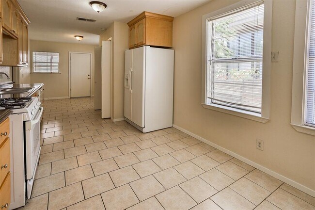 Building Photo - 5504 Avenue F