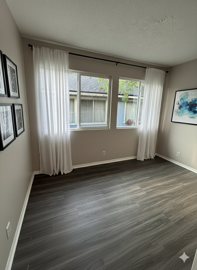 Building Photo - 955_4 Little C-Homes 5, LLC