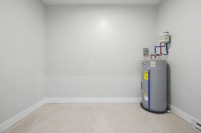 Building Photo - 1355 Valley Green Rd