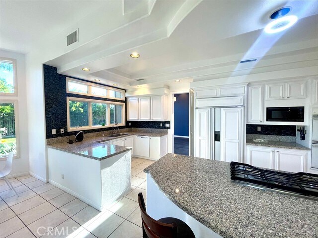 Building Photo - 6 Emerald Glen