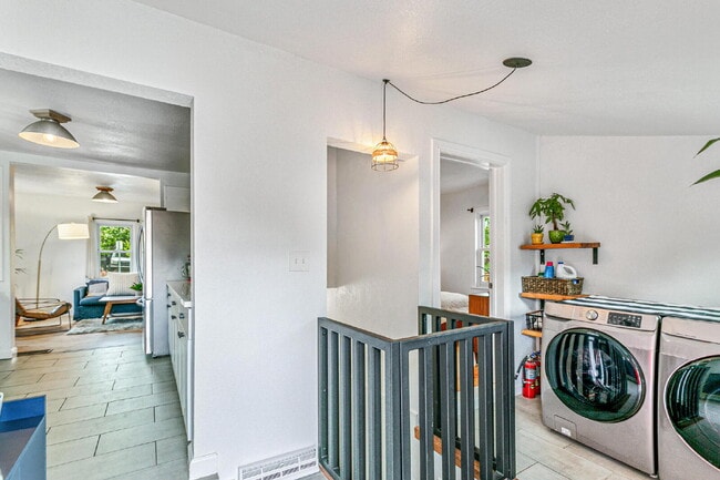 Building Photo - $2,595, 3-bed, 2-bath, located in Denver w...