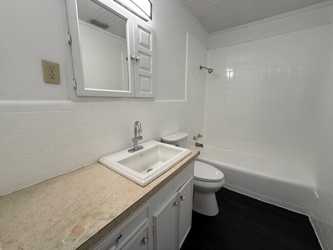 Building Photo - 250 Westridge Dr