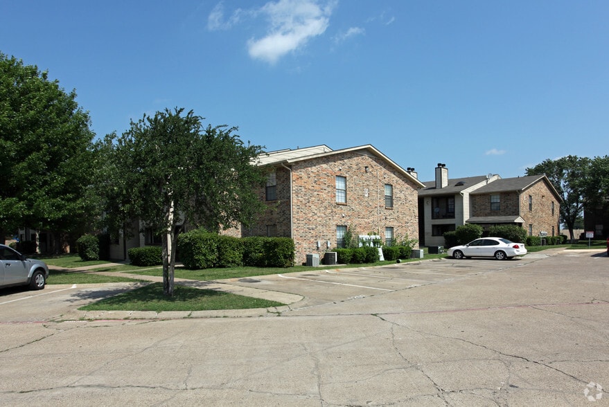 Building Photo - Emerald Garden Apartments