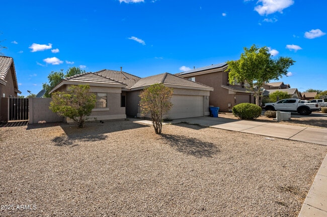 Building Photo - 1704 S 79th Glen
