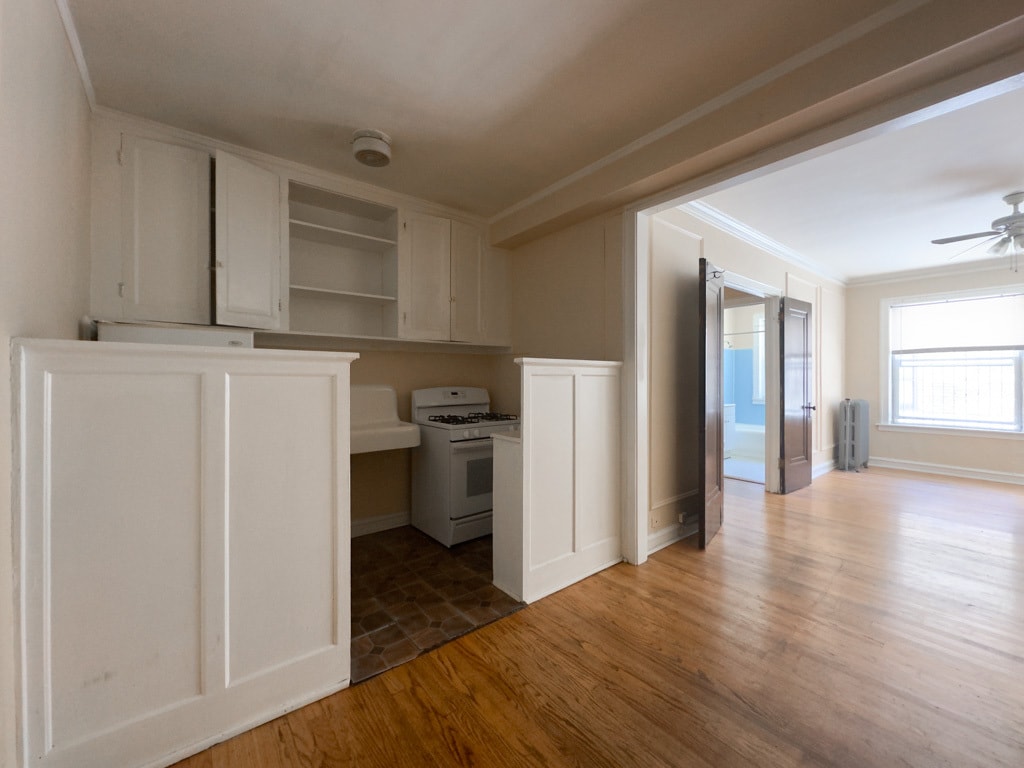 Building Photo - 1211 W Elmdale Ave