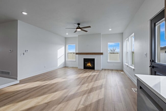 Building Photo - NEW BUILD 3-BED, 2-BATH UPSTAIRS DUPLEX UN...