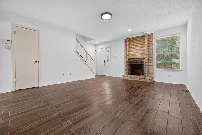 Building Photo - 8400 Jamestown Dr