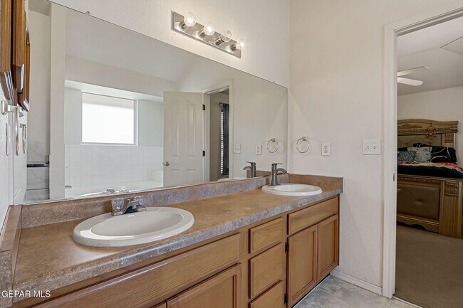 Building Photo - 12193 Sun Arbor Pl