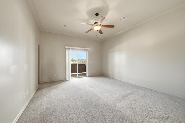 Building Photo - 1333 E 41st Pl
