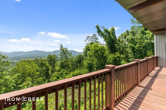 Building Photo - Two-bedroom Condo with Mountain Views near...