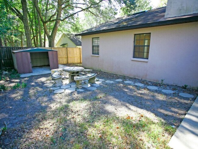 Building Photo - Charming 3-bedroom, 2-bathroom home located in the desirable Heatherwood community.