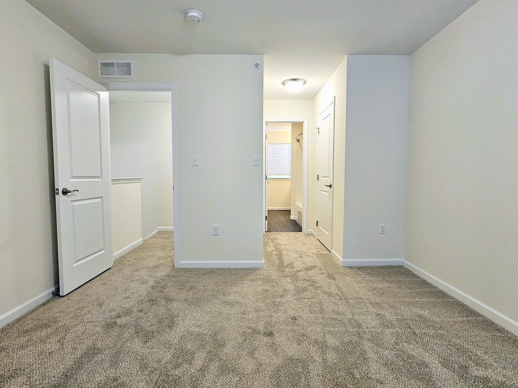 Building Photo - 24 Howard Dr