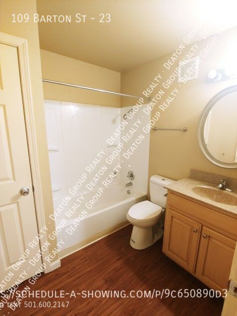 Building Photo - 109 Barton St