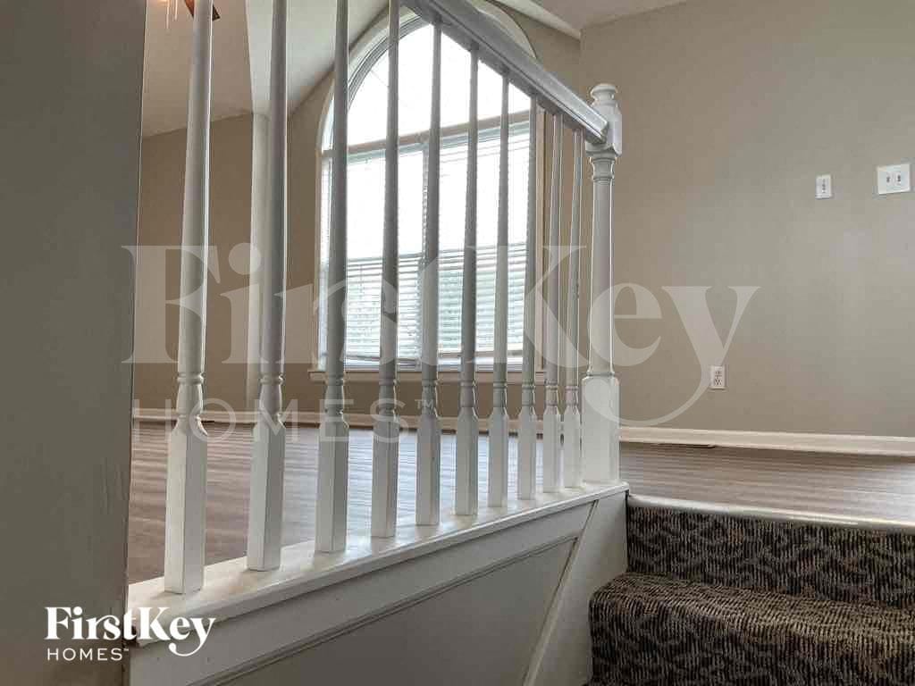 Building Photo - 904 E Madelyn Dr