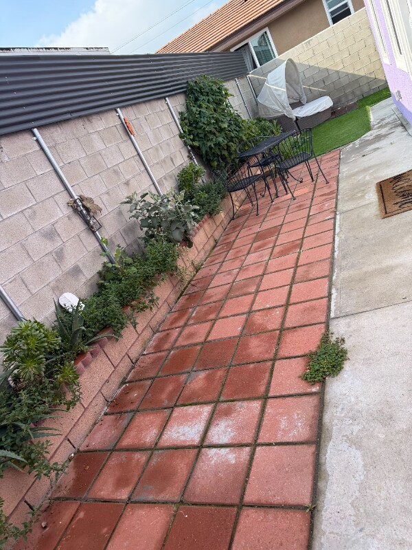 Building Photo - 665 Larimore Ave