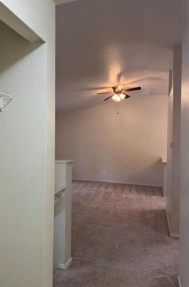 Building Photo - Silverdale - Chico Way neighborhood 3 bedroom duplex now available