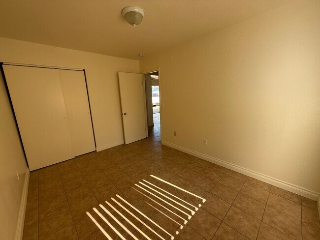 Building Photo - 0223