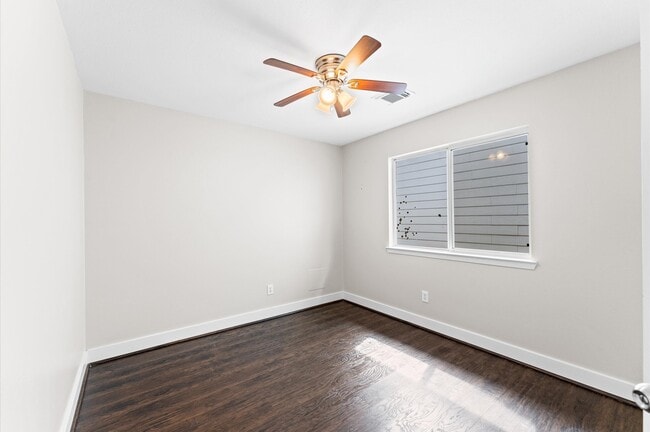 Building Photo - 7419 Ravenswood