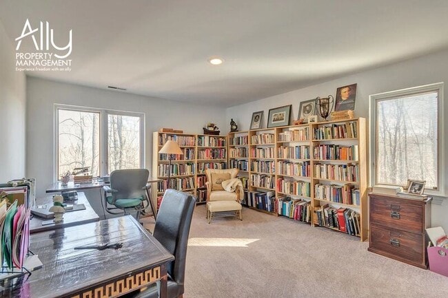 Building Photo - 501 Rookwood Pl