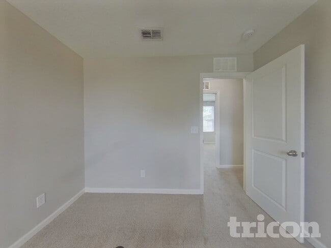 Building Photo - 1058 Lancelot Dr