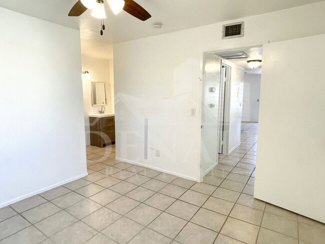 Building Photo - 822 S Langley Ave