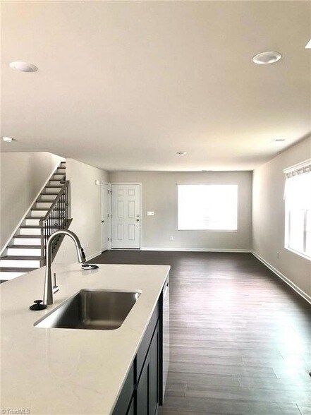 Building Photo - 6022 Wren Dr