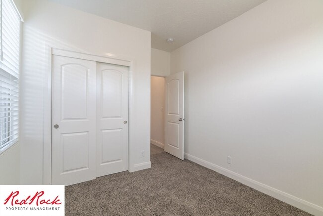 Building Photo - St. George 3 Bedroom Single-Level Home–$30...