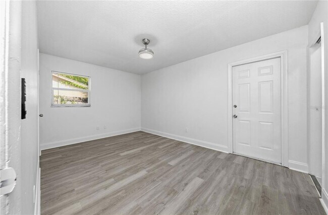 Building Photo - 618 Jupiter Way