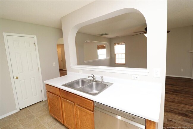 Building Photo - 5 Bellmore Ct